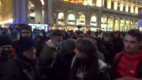 Milano, 20 novembre 2021 - "buttali per aria e andiamo avanti"