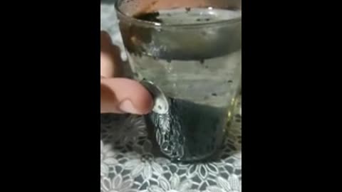 E questa è l'acqua del sindaco che le persone bevono!