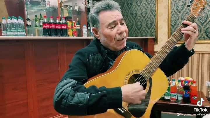 Akysh Saparov guitar