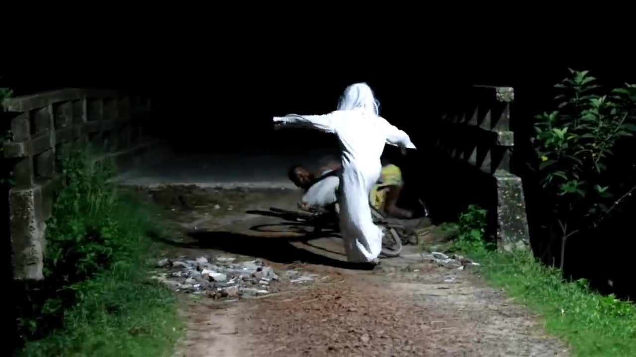 Real Scary Reaction Ghost Prank 2021 || Real Ghost Prank On Public || Try Not To Laugh