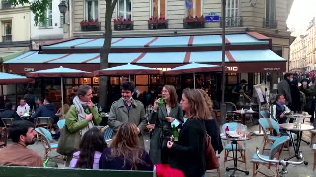 Parisians ignore curfew in re-opened terraces