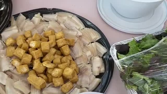 Doyouthinkfoodbringspeopletogether.