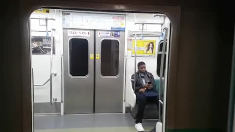 Video of entering the subway in Korea