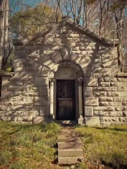 MONTREAL ILLUSTROUS MAUSOLEUM #shorts