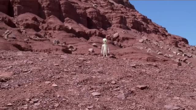 Humans first meet with Martian Люди впервые сталкиваются с Марсианином Live from Mars l Mars Mission