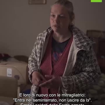 Una residente di Mariupol