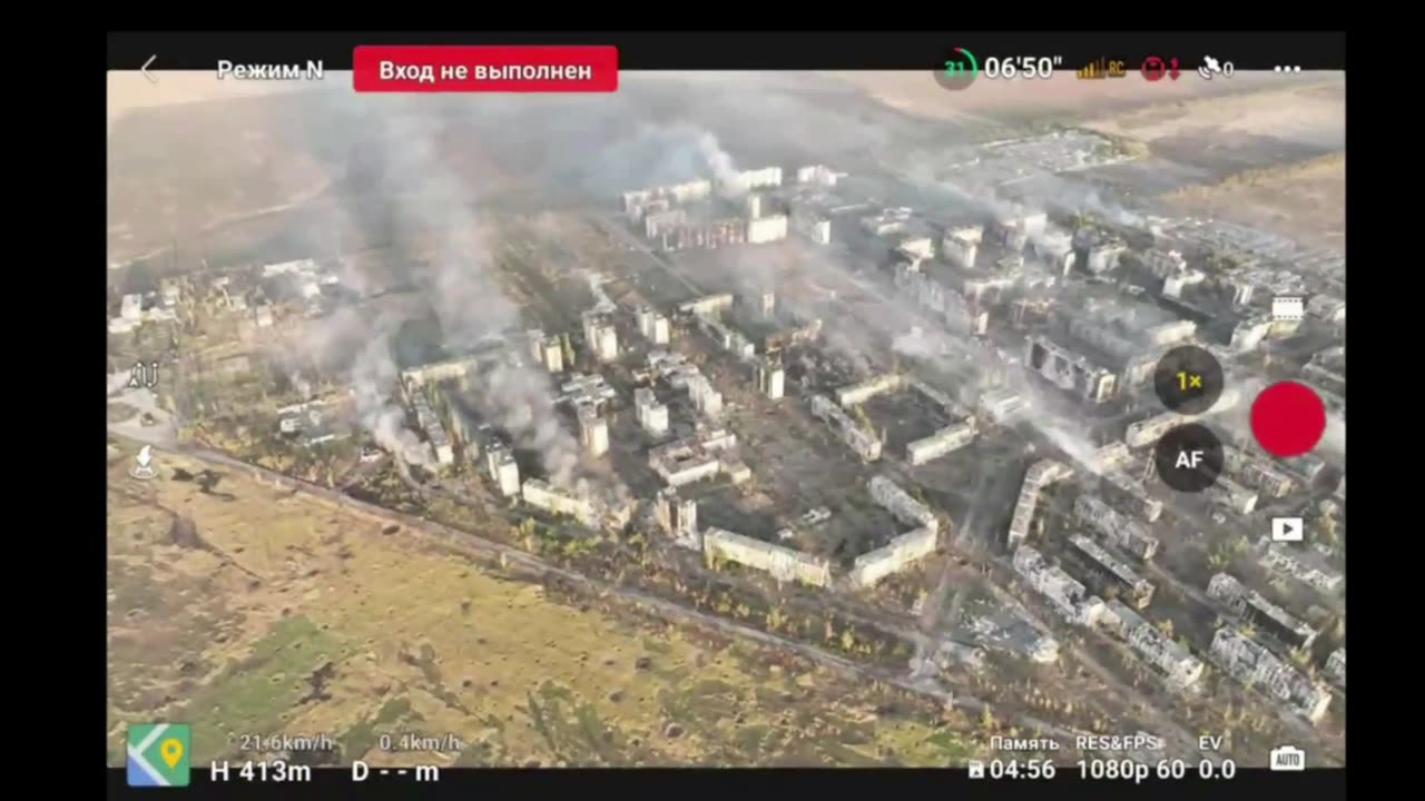 MASSIVE Russian shelling of Vuhledar, later at 3:30 a pair of Russian soldiers enter a building