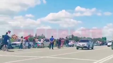 V Krasnodaru vítají ruské vojáky vracející se do Ruska z bojové zóny na Donbasujině