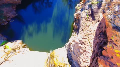 Chute d'eau vu de ciel : Waterfall seen from the sky