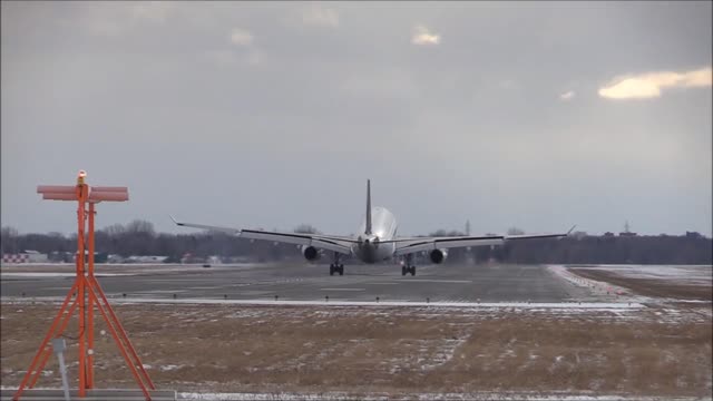 airplane landing