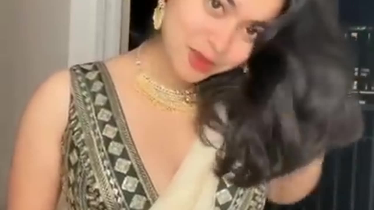 hot girls in saree🥵_saree girls _ saree reels _ new reel video _ Indian saree girls