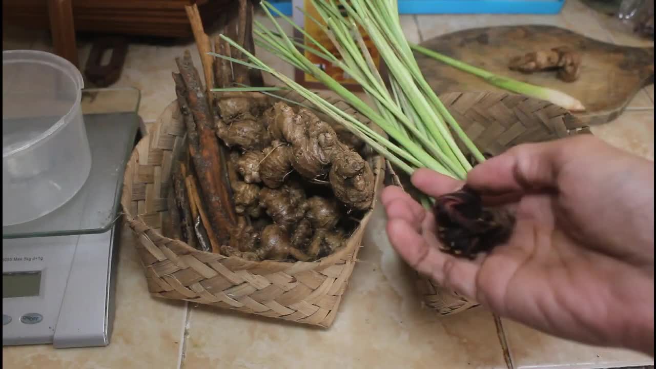 MANFAAT BUNGA ROSELLA UNTUK KESEHATAN DAN KECANTIKAN