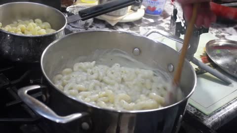 ULTIMATE COMFORT FOOD MAC AND CHEESE