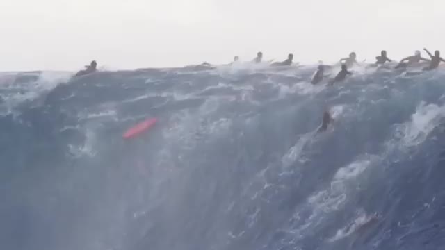 An Amazing and Unbelievable Scene of Surfing ,Must Watch