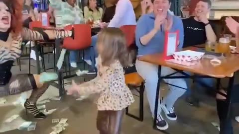 Όλοι οι ενήλικες σ' αυτό το video είναι για φυλακή. Αυτό το πράγμα είναι εντελώς αρρωστημένο....