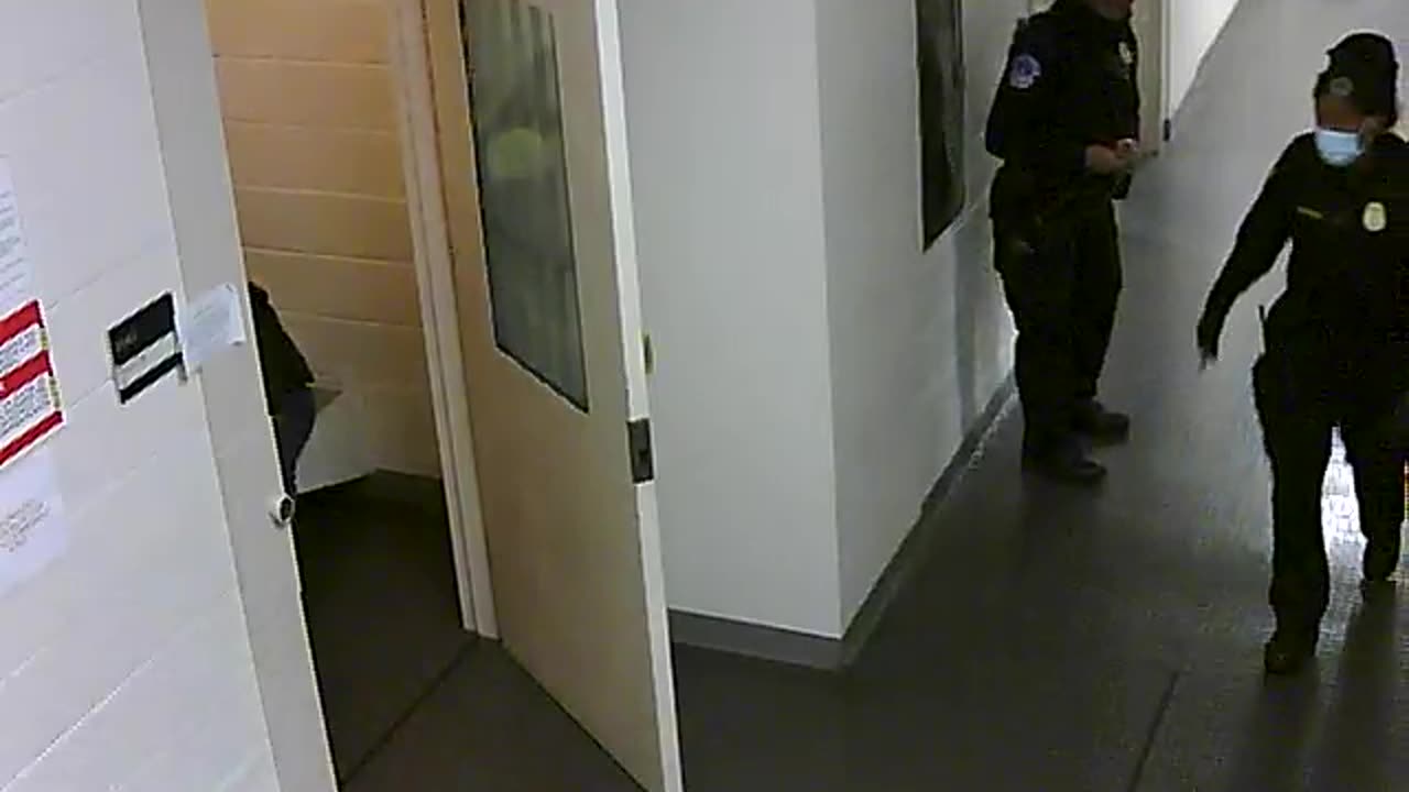 1665HQOB02PrisonerProcessingCell_2021-01-06_20h20min01s800ms.mp4