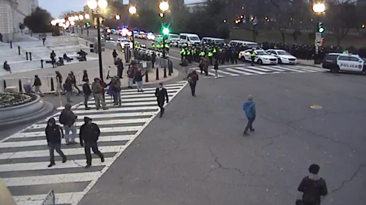 1070QNE00Del-ConNE_2021-01-06_17h00min01s003ms.mp4