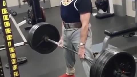 An old man who practices barbell pulling