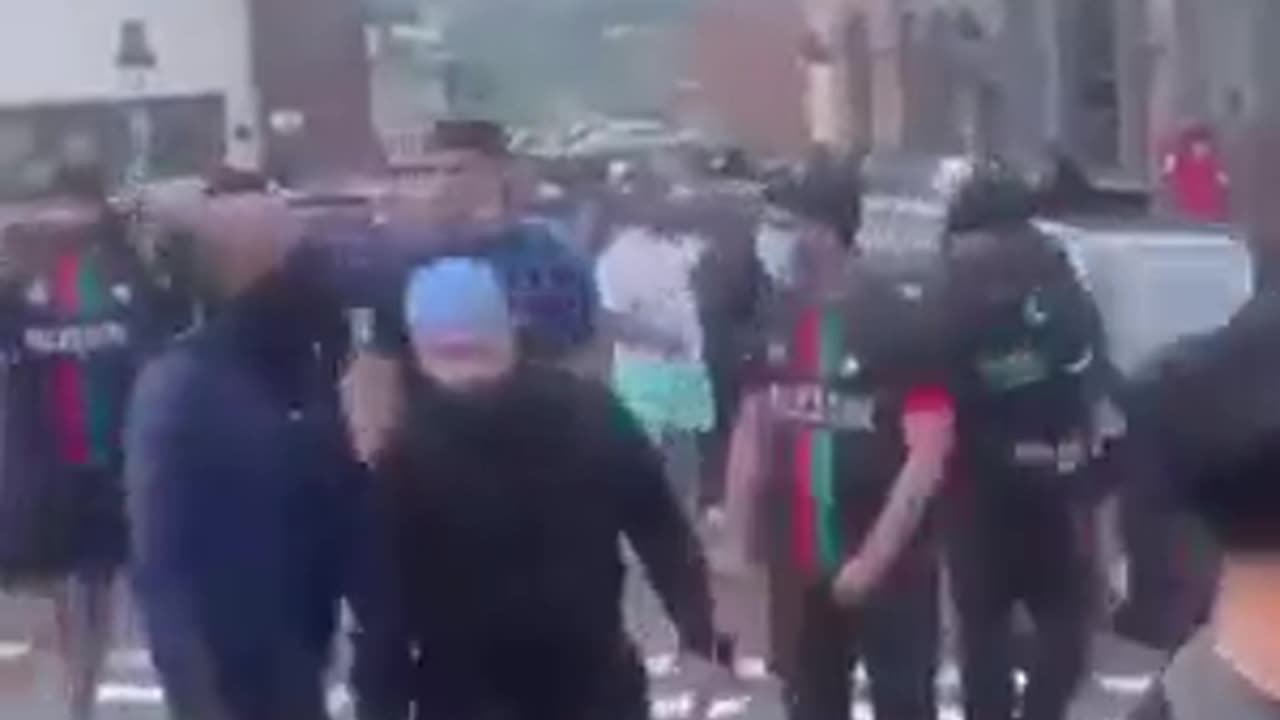 mob of visibly heavily armed Muslims in Stoke roam the streets