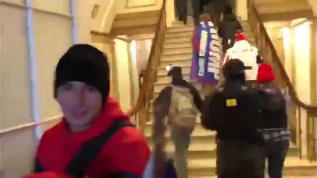 Capitol Police Removing Barricades, Opening Doors, & Waving In Protesters | The Washington Pundit