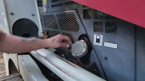 FREIGHTLINER FUEL CAP ON TAKEUCHI