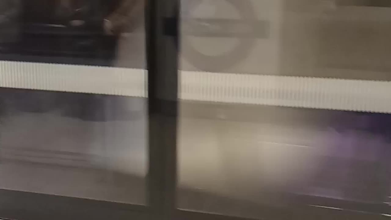 London roads 18 paddington subway capture pose🏃♂️🏋♂️🧍♂️🤸♂️⛹️♂️❤️🐻🤑🗣🔥🥛😏🤫🧏♂️🤌