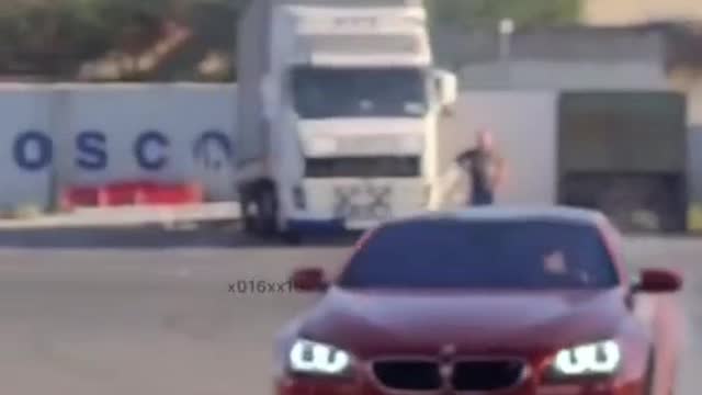 A car arrived at the gas station, and the drift startled the employees