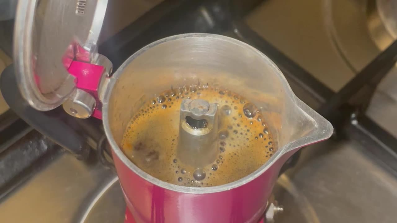 BREWING GUIDES - How to Brew Coffee with a Moka Pot - Part 2