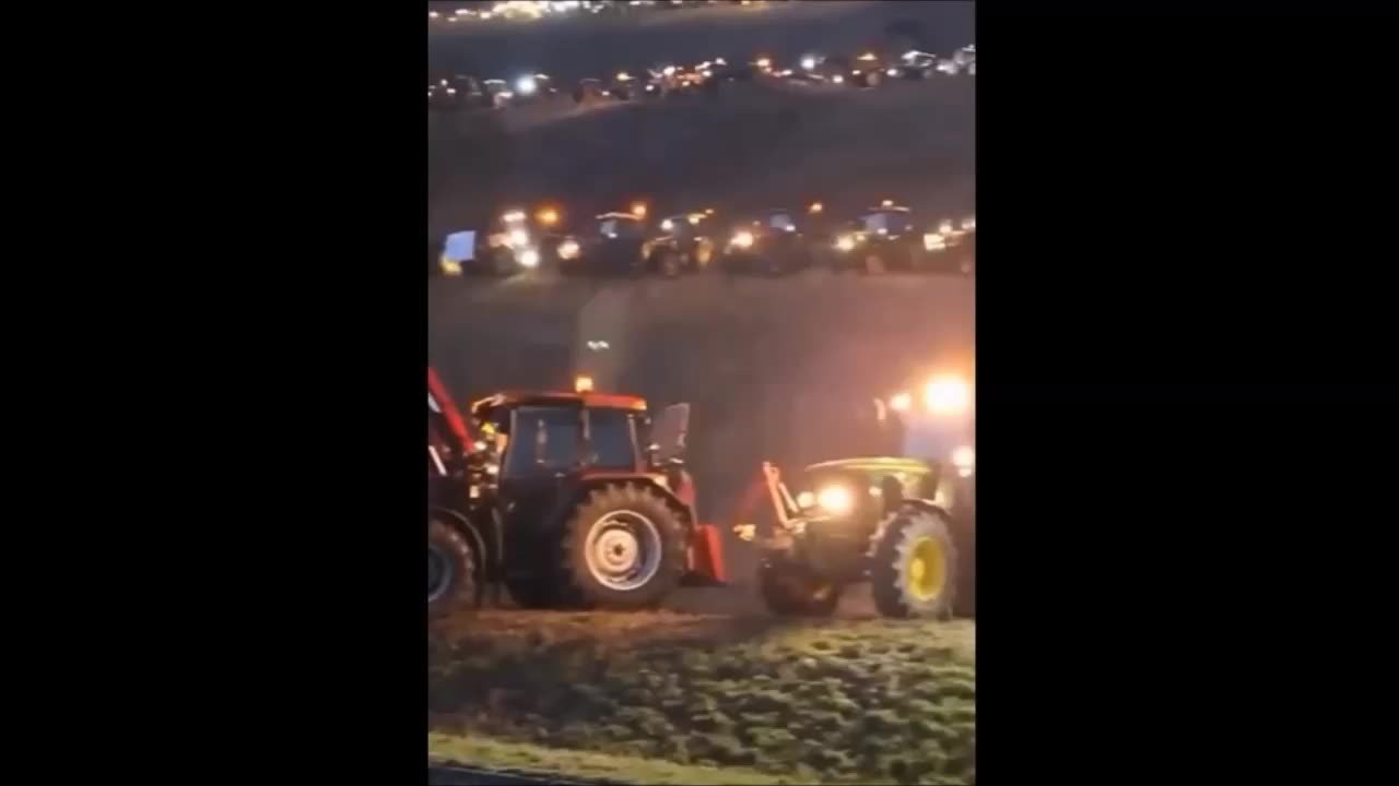 USA-USA- American Farmers Stand United In Peaceful Protest To Close The Border !