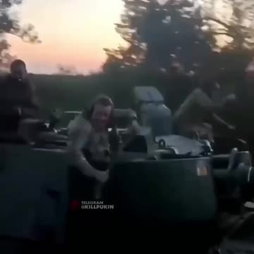 M109A3GN with upgraded shovels