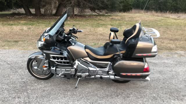 Honda goldwing startup and walk around