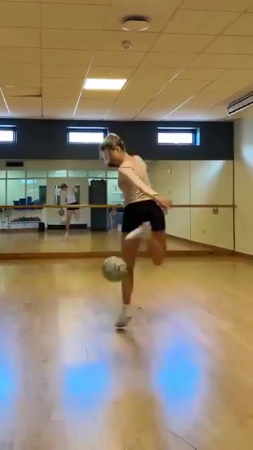 Girl juggling