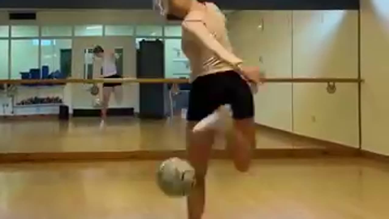 Girl juggling