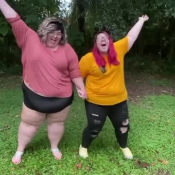 Very fat woman's on 🤣 funny video.