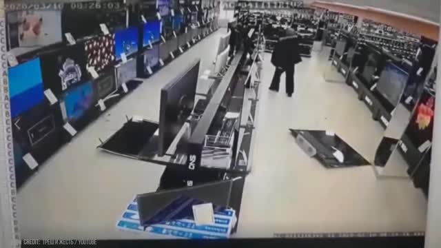 40 Weird things Caught On Security Cameras & CCTV..