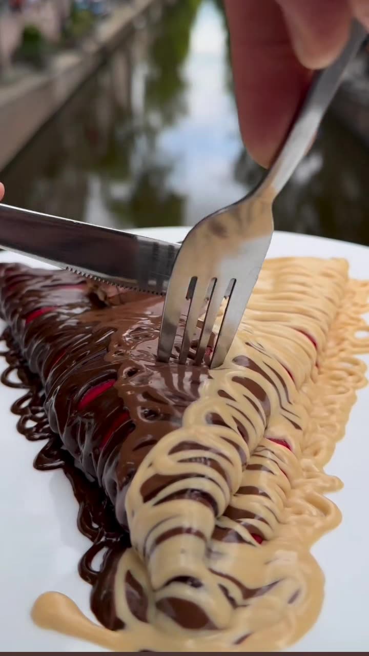 Chocolate sandwich fill with lots of chocolate