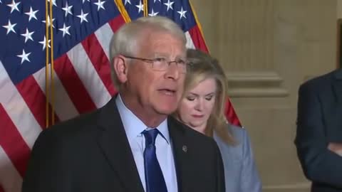 US SENATORS SPEAK AT PRESS CONFERENCE