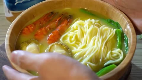 Have a light noodle. It's really delicious