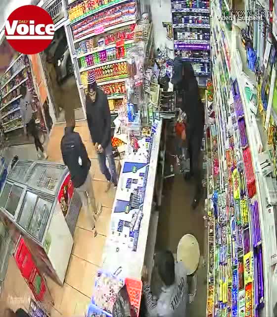 Robbed by ‘cops’: Skelms in uniform try to abduct shopkeeper
