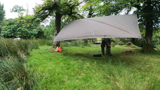 Setting up the DD hammocks 4x4 tarp. Speedlapse and normal speed. GOPRO