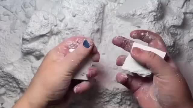 ASMR Gym Chalk Crushing Very SATISFYING