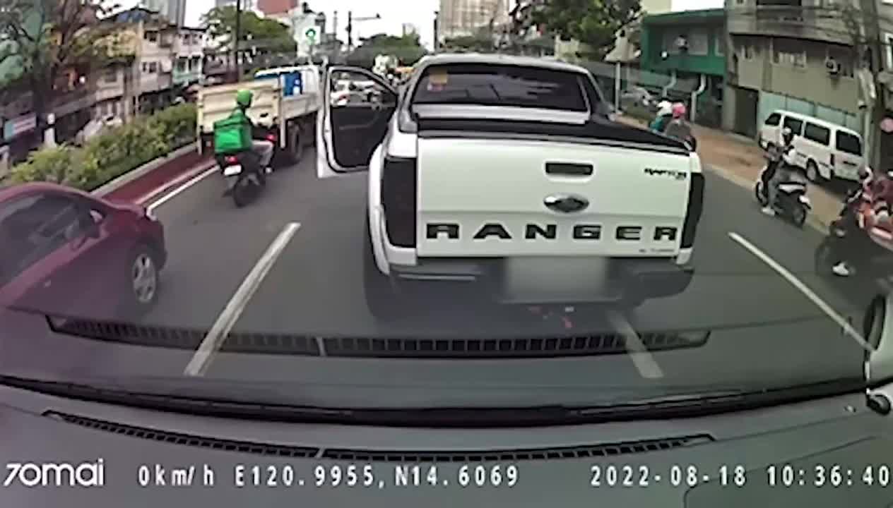 ROAD RAGE VIDEOS 08 - Philippines CCTV & DASH CAM Spotted - PINOYVIRALVIDEOS