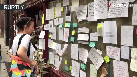 Fanovi se okupljaju ispred restorana Anthony Bourdaina