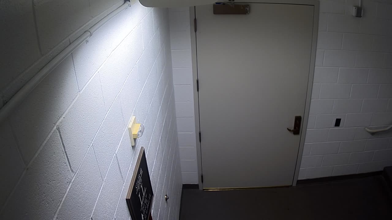 7043CVCLLStair48_2021-01-06_01h00min00s880ms.mp4