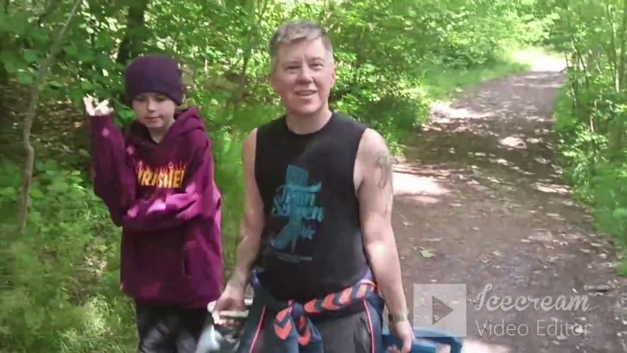 Promenad i Skuru Park