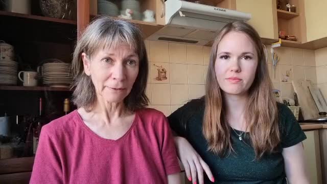 Auf der Flucht. Alina und ihre Mutter.