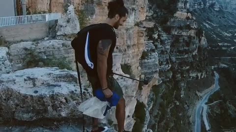 Base Jumping-Jumping off cliff