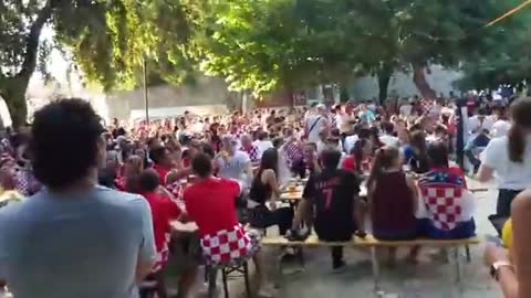 UŽIVO IZ SPLITA Pogledajte kako se navijači spremaju za Rusiju