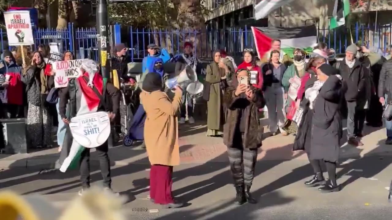 Man triggers pro-Palestine crazies by eating a banana opposite their protest