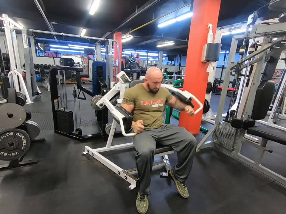 The equipment of the Iron Forged Gym - Hammer Strength Iso Lateral Raise